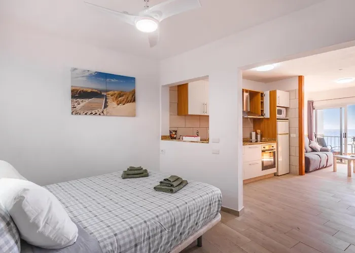 Spacious Studio Next To The Sea With Stunning Views